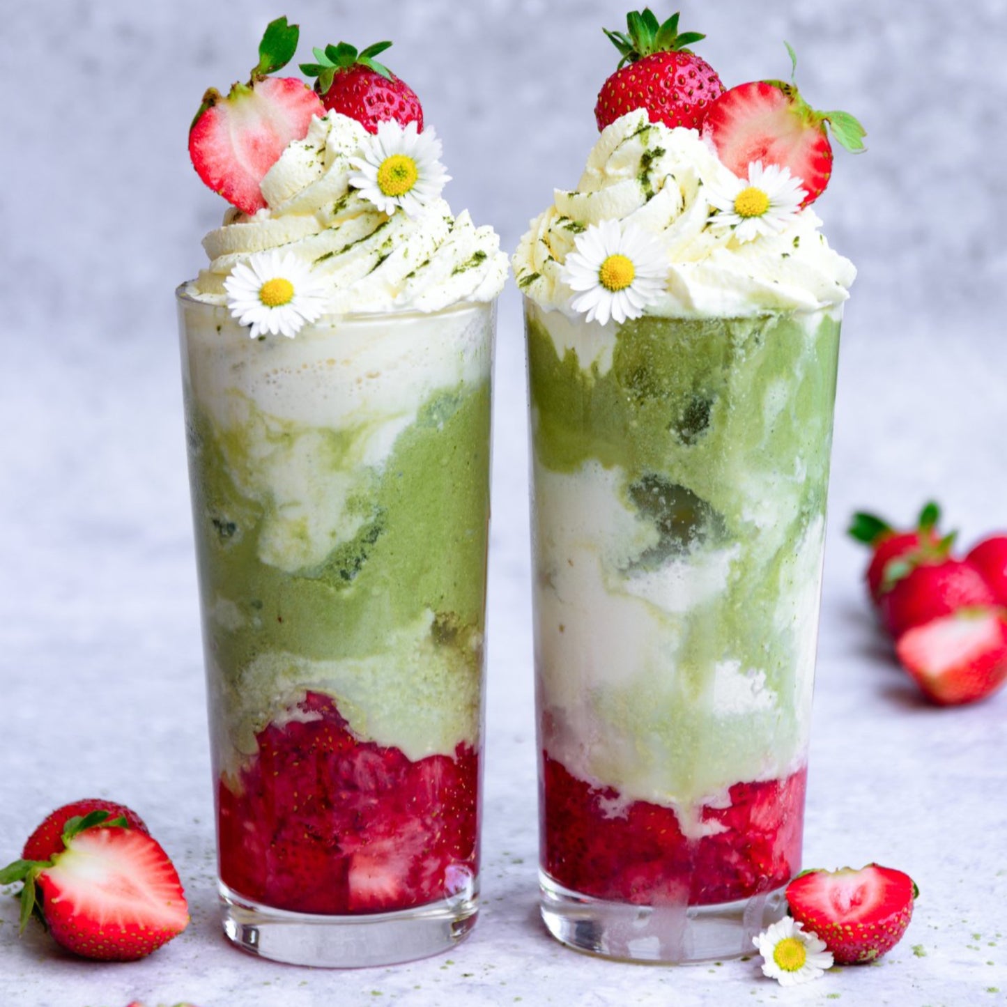 Matcha jordgubb is latte