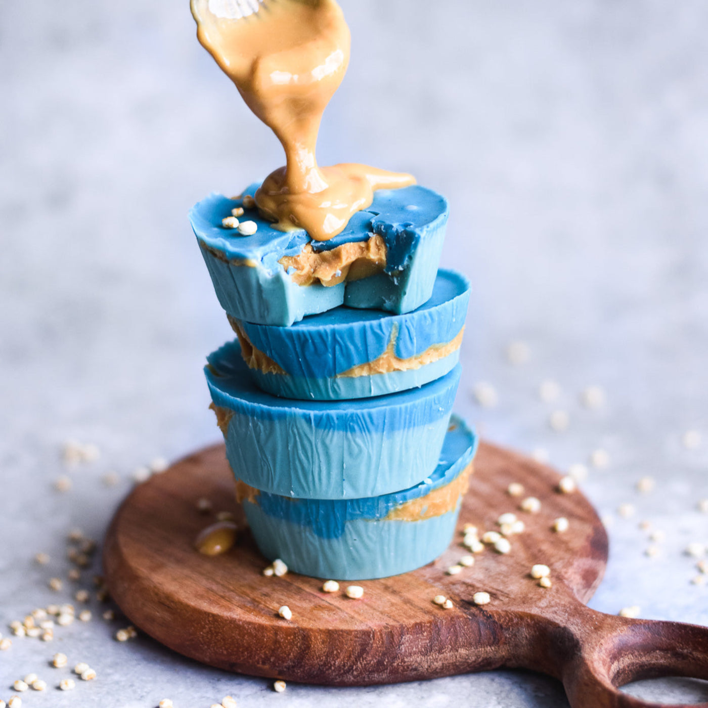 Blå Chokladcups  – lyxiga och färgglada med naturlig blå spirulina